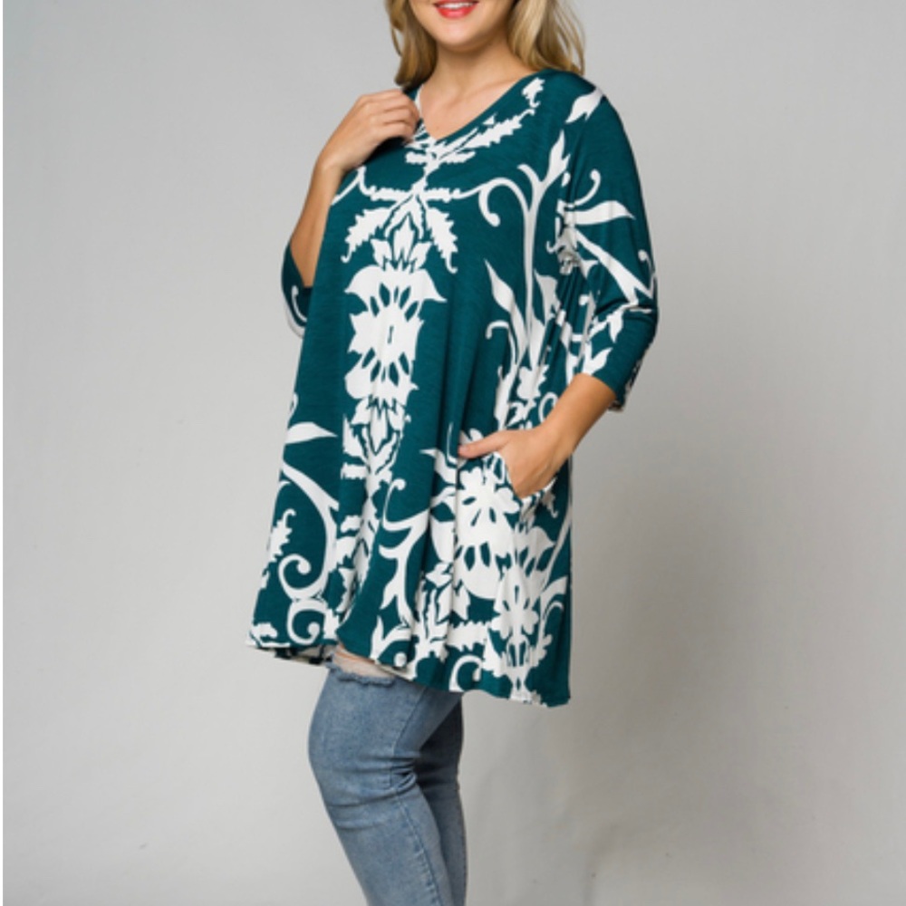 PLUS SIZE- The Corrine Tunic- green ivory tunic - Picture 3 of 9
